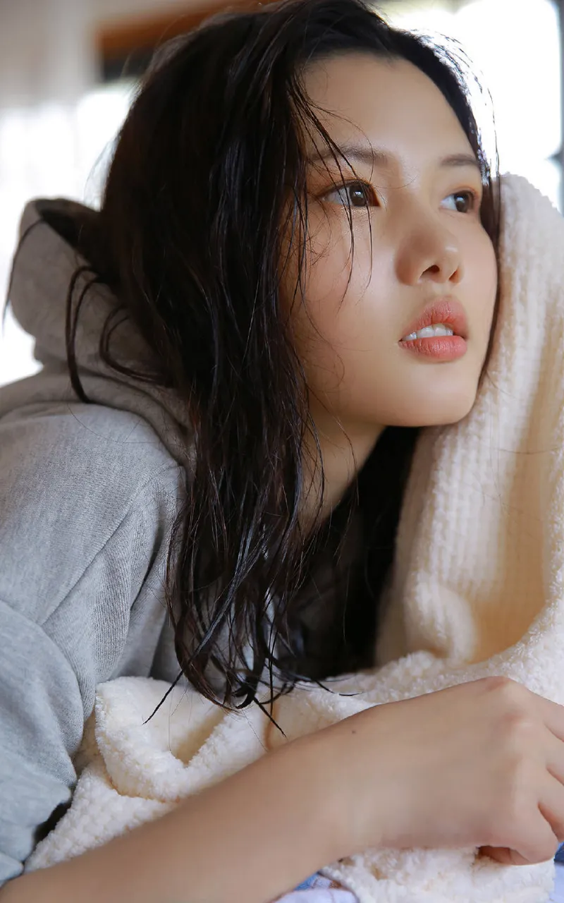巴音郭楞蒙古绍兴伴游小姐姐发型师曾宝怡