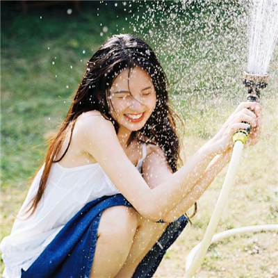 巴音郭楞蒙古伴游女生方忆彤的资料