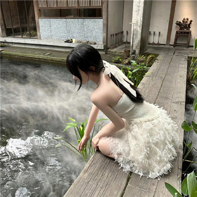 巴音郭楞蒙古伴游女生仇吉月的资料